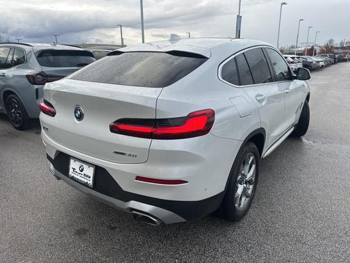 2024 BMW X4 xDrive30i