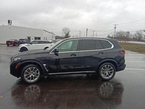 Black Sapphire Metallic 2026 BMW X5 xDrive40i