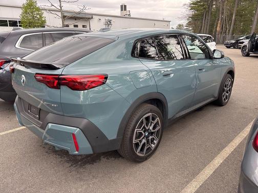 Cape York Green Metallic 2026 BMW X2 xDrive28i