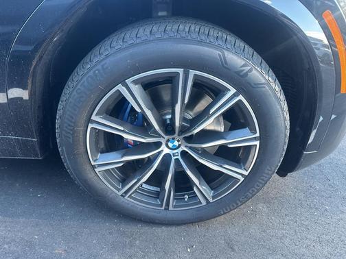 2025 BMW X6 xDrive40i