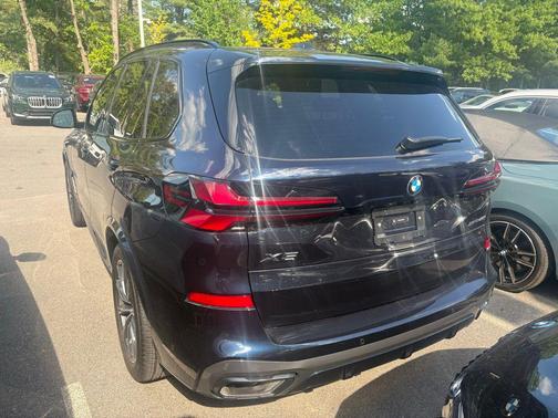 Carbon Black Metallic 2026 BMW X5 xDrive40i