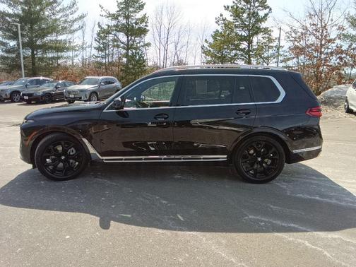 Black Sapphire Metallic 2023 BMW X7 xDrive40i