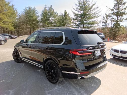 Black Sapphire Metallic 2023 BMW X7 xDrive40i