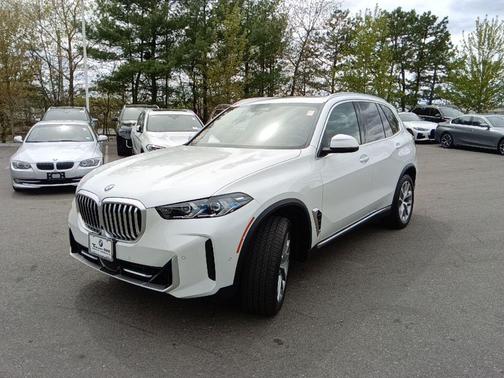 Mineral White Metallic 2026 BMW X5 xDrive40i