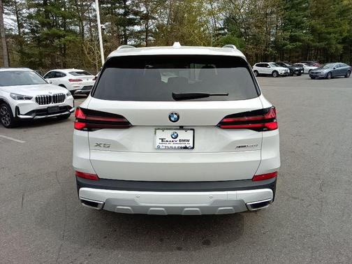 Mineral White Metallic 2026 BMW X5 xDrive40i