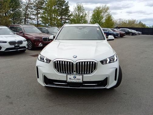 Mineral White Metallic 2026 BMW X5 xDrive40i