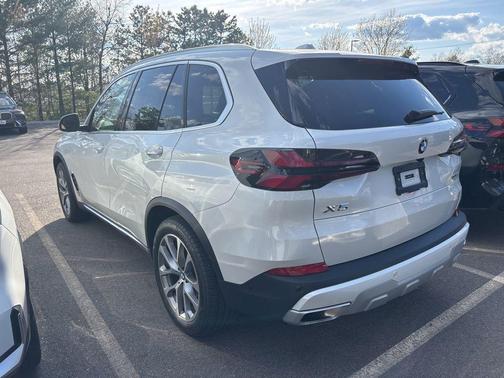 Mineral White Metallic 2026 BMW X5 xDrive40i
