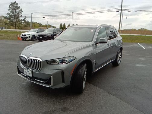 Skyscraper Grey Metallic 2026 BMW X5 xDrive40i