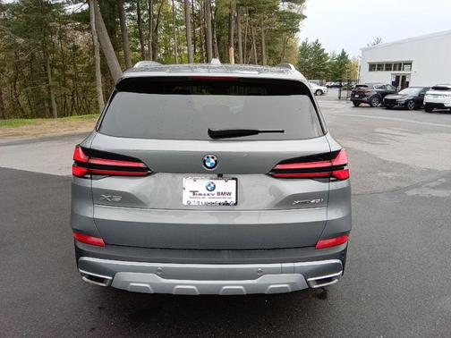 Skyscraper Grey Metallic 2026 BMW X5 xDrive40i