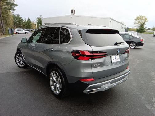 Skyscraper Grey Metallic 2026 BMW X5 xDrive40i