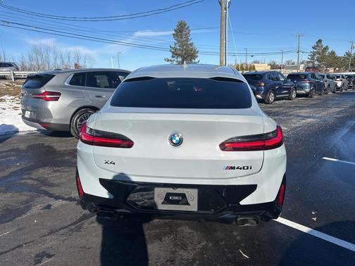 2025 BMW X4 M40i