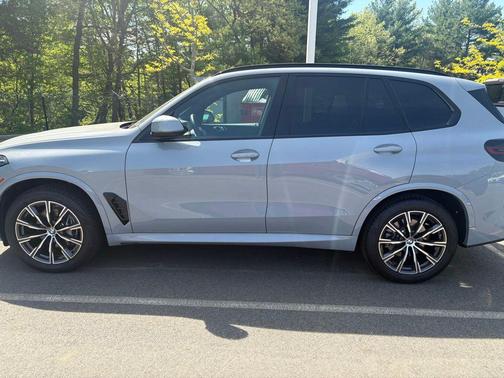 Brooklyn Grey Metallic 2025 BMW X5 xDrive40i