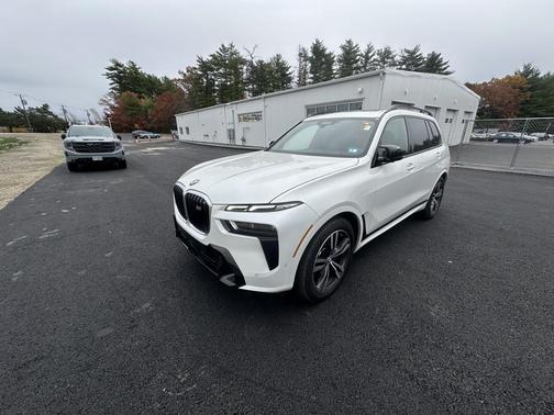 2025 BMW X7 M60i