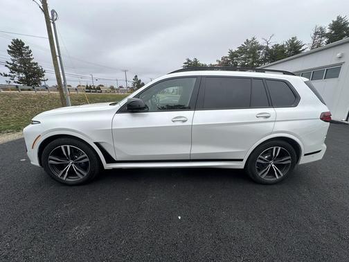 2025 BMW X7 M60i