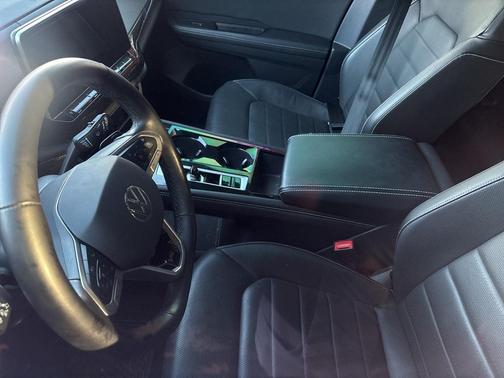 2024 Volkswagen Atlas Cross Sport 2.0T SEL