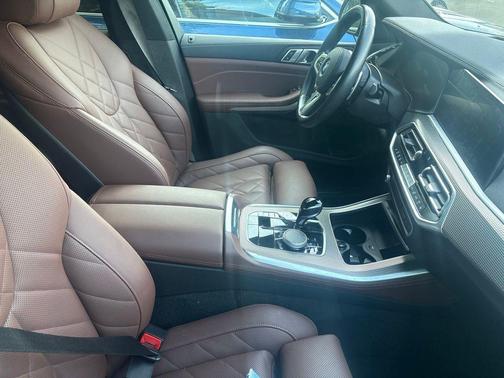 Manhattan Green Metallic 2023 BMW X5 xDrive40i