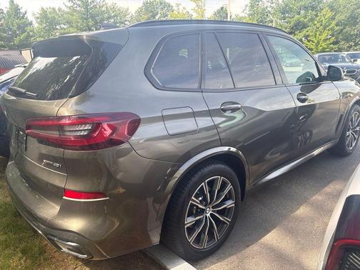 Manhattan Green Metallic 2023 BMW X5 xDrive40i