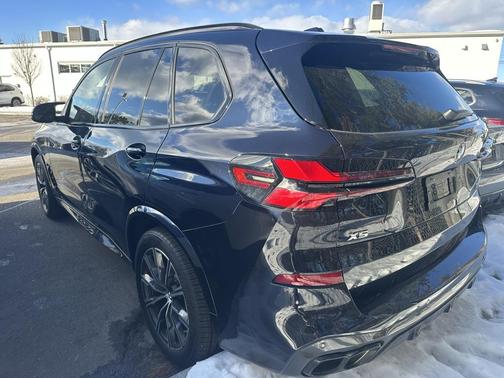 2025 BMW X5 M60i