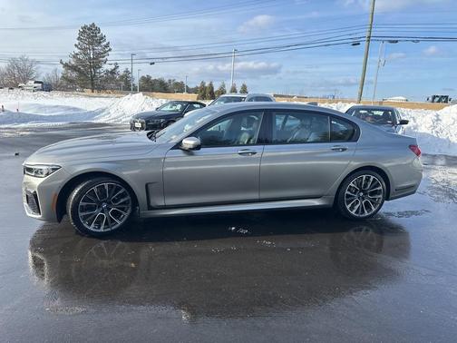 2022 BMW 740 i xDrive