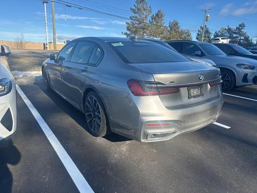 2022 BMW 740 i xDrive