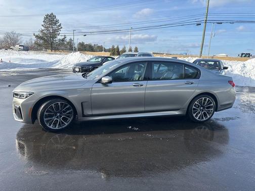 2022 BMW 740 i xDrive