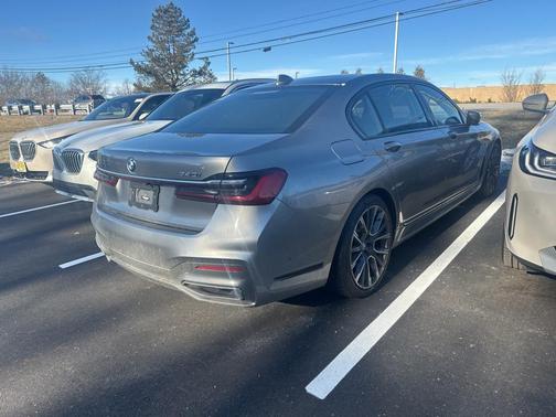 2022 BMW 740 i xDrive