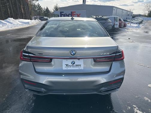 2022 BMW 740 i xDrive