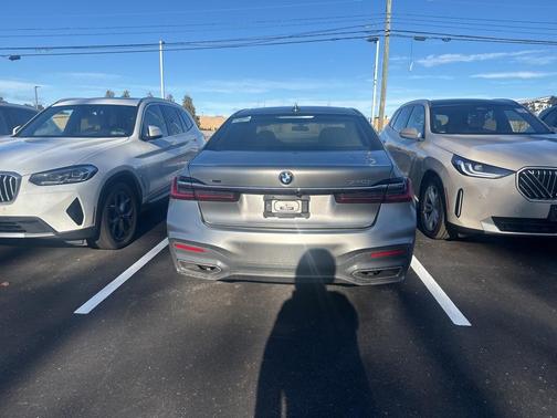 2022 BMW 740 i xDrive