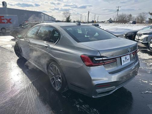 2022 BMW 740 i xDrive