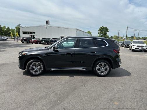 Black Sapphire Metallic 2026 BMW X1 xDrive28i