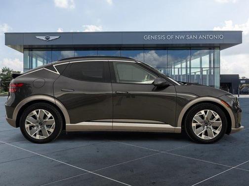 2024 Genesis GV60 Standard
