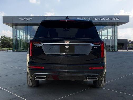 2022 Cadillac XT6 Luxury FWD
