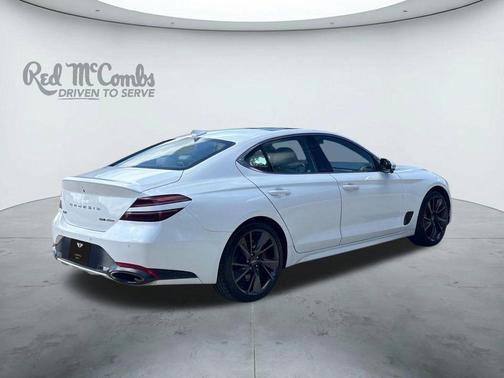White 2022 Genesis G70 3.3T