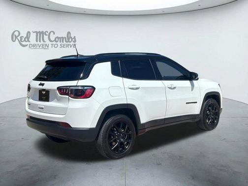 Bright White Clearcoat 2024 Jeep Compass Latitude