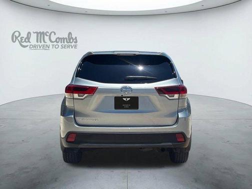 Celestial Silver Metallic 2019 Toyota Highlander LE