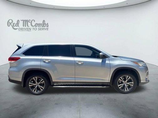 Celestial Silver Metallic 2019 Toyota Highlander LE