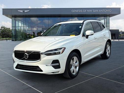 2022 Volvo XC60 B5 Momentum