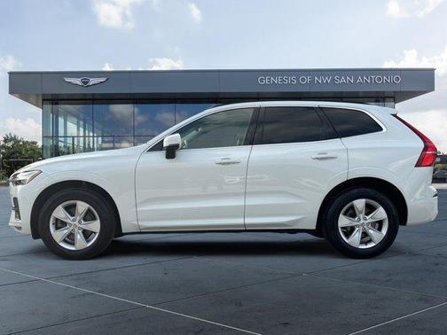 2022 Volvo XC60 B5 Momentum