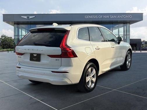 2022 Volvo XC60 B5 Momentum
