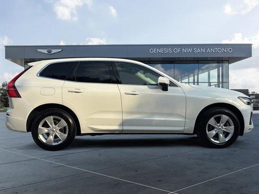2022 Volvo XC60 B5 Momentum