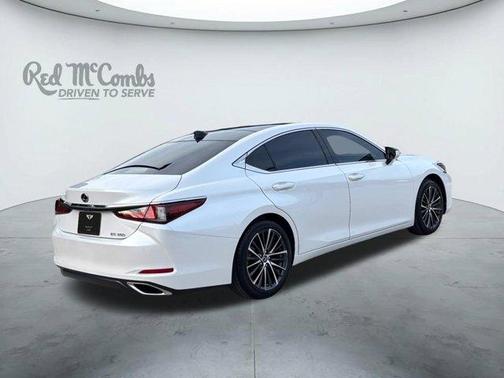White Pearl 2025 Lexus ES 350 350