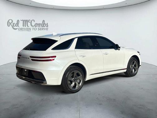 Alta White 2027 Genesis GV70 2.5T