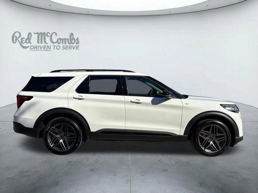 White Metallic 2025 Ford Explorer ST-Line