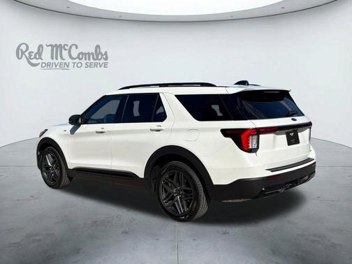 White Metallic 2025 Ford Explorer ST-Line