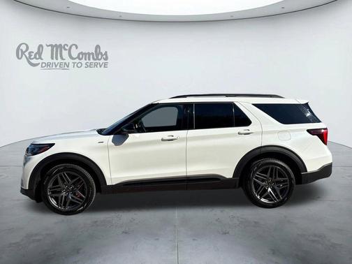 White Metallic 2025 Ford Explorer ST-Line
