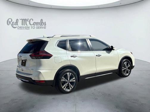 White 2019 Nissan Rogue SV
