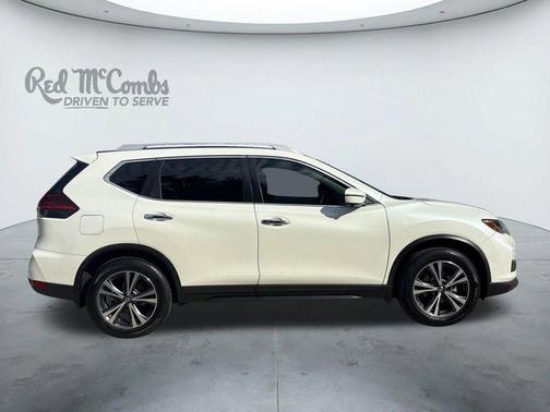 White 2019 Nissan Rogue SV
