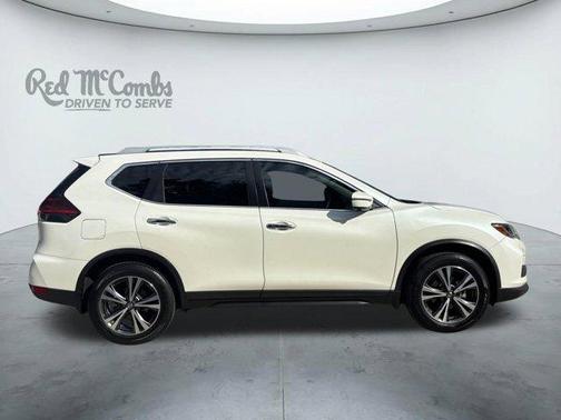 White 2019 Nissan Rogue SV