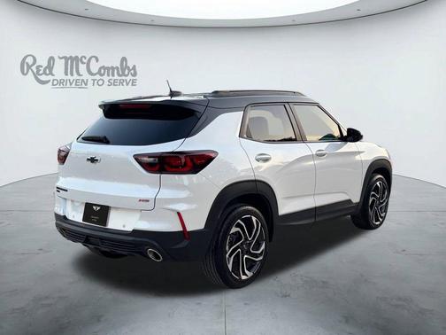 Iridescent Pearl Tricoat 2025 Chevrolet Trailblazer RS