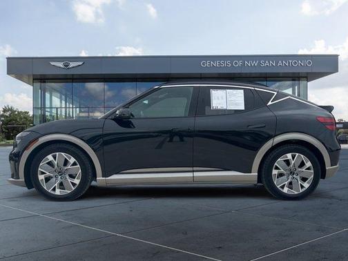 2024 Genesis GV60 Standard